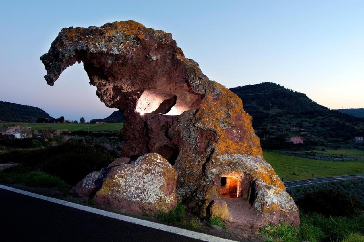 B&B La Roccia Dell'Elefante 卡斯特尔萨多 外观 照片